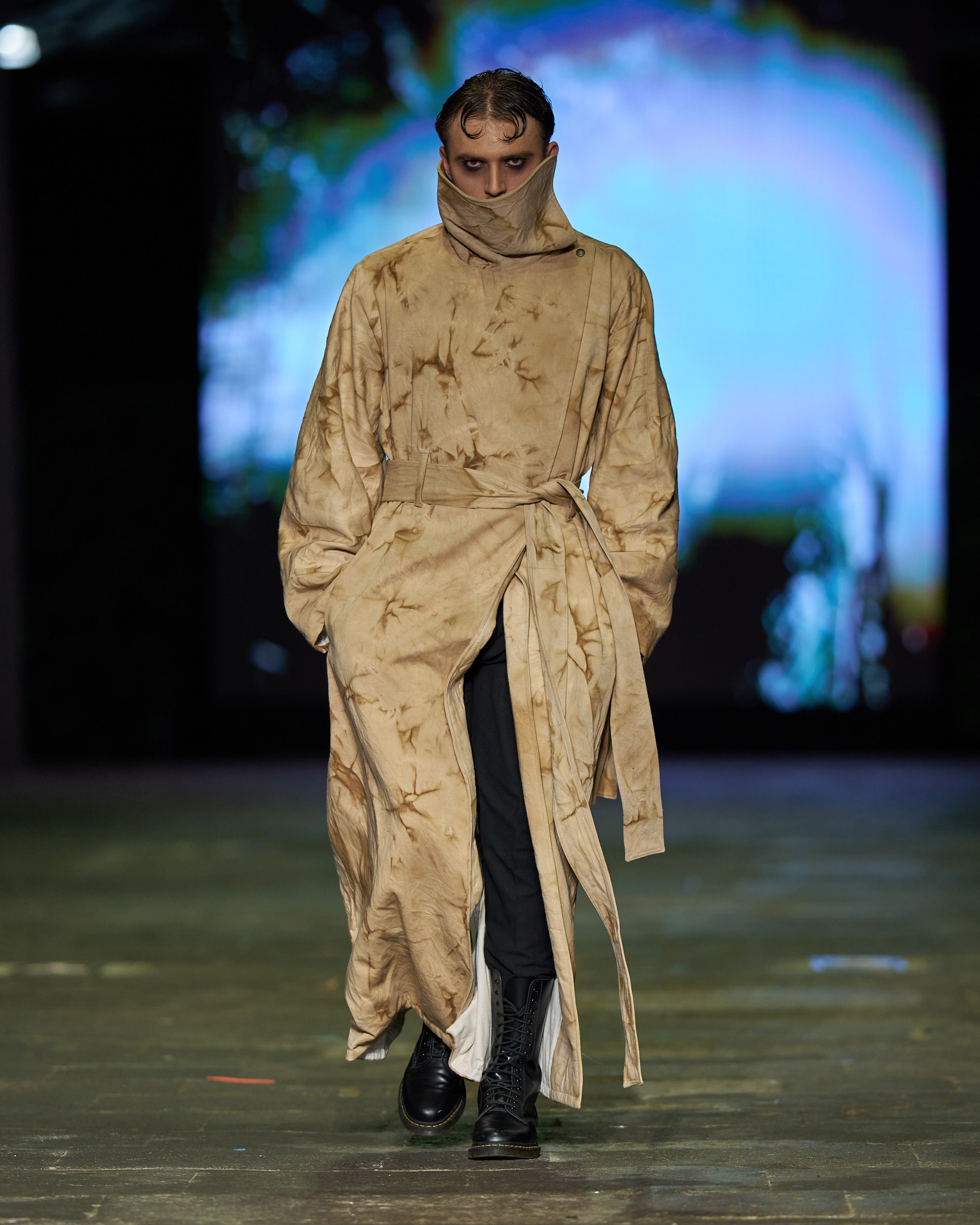 GABARDINA REFLEJOS DE CAFÉ thumbnail 2